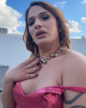 Glamour Garcia Instagram - HÁ EXATO UM ANO O PORTAL CÓSMICO DA VIDA ABRIA-SE PARA MIM NESTE PLANO TERRENO 💝💝💝 
REALIZEI MEU MAIOR SONHO GRAÇAS AO CARINHO, RESPEITO E AMIZADE DO AMADO @drmartinsjr E SUA MAGNÍFICA EQUIPE @transgendercenterbrazil MUITO OBRIGADA @claudete_jochem QUE CUIDOU DE MIM COM TANTO ZELO💝💝💝
OBRIGADA COM MUITO AMOR A VOCÊS QUE ESTÃO COMIGO NESSA LINDA TRAJETÓRIA QUE É A VIDA!!! AFINAL DE CONTAS MINHA ILUSTRE E BRILHANTE CARREIRA APENAS COMEÇOU💝💝💝
OBRIGADA A DEUS E JESUS PELA FAMILA TÃO DOCE E AMADA QUE TENHO @ciaderodeiosaru @gabigarciam @ulissesgarciamachado E PELA MAMÃE @valeriagcaputo MAIS ATENCIOSA DO MUNDO, QUE ESTÁ SEMPRE AO MEU LADO 💝💝💝
MUITO OBRIGADA SANTA FAUSTINA E NOSSA SENHORA PELA DÁDIVA DA VIDA, DESEJO A TODOS MUITO GLAMOUR 💝💝💝
REGISTROS LINDOS TIRADOS NO SET DE @fabulosas.oficial 💝💝💝