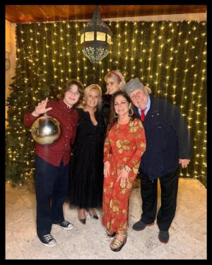 Gloria Estefan Instagram - More Christmas memories with some of my favorite people…Mas recuerdos Navideños con algunas de mis personas favoritas…❤️❤️❤️