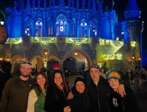 Gloria Estefan Instagram - Merry Christmas Eve everyone!! What a beautiful time to celebrate with family and those you love! The Estefan family had some holiday fun @waltdisneyworld making memories and enjoying time together! May everyone have a blessed Christmas ❤️🎄❤️🎄❤️🎄 We love you!! ¡¡Feliz Nochebuena a todos!! ¡Qué hermoso momento para celebrar con la familia y los que amas! ¡La familia Estefan se divirtió en @waltdisneyworld creando lindos recuerdos y disfrutando del tiempo juntos! Que todos tengan una Navidad lleno de bendiciones! ❤️🎄❤️🎄❤️🎄 ¡¡Te queremos!!
