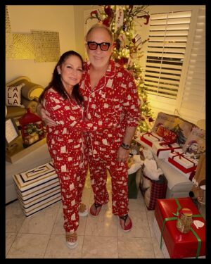 Gloria Estefan Instagram - More Christmas memories with some of my favorite people…Mas recuerdos Navideños con algunas de mis personas favoritas…❤️❤️❤️