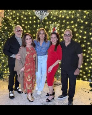 Gloria Estefan Instagram - More Christmas memories with some of my favorite people…Mas recuerdos Navideños con algunas de mis personas favoritas…❤️❤️❤️