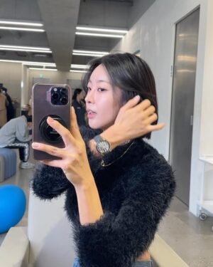 Go Won-hee Instagram - 돌아왔다 연말의 에이바이봄 🤍
