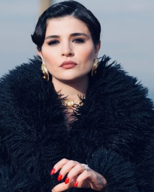 Gonca Vuslateri Instagram - Nur. 

💫

📷 👉🏼 @yigitdanaci 👊🏻

@leyladizitv 🌹

@hilalsaral 🫵🏻

@ayyapim @nowtvturkiye