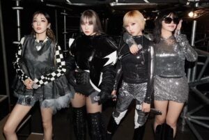 Gong Min-ji Instagram - Beautiful memories in Singapore💕
Merry Christmas everybody!
All I want for Christmas is you🎄
#welcomeback #2NE1