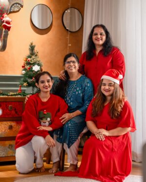 Gopika Anil Instagram - Christmas chaos with my Family ♥️🎄🎁✨

📸 @picstory_josecharles