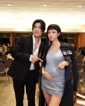 Grace Wong Instagram - 第一次帶BB 去頒獎典禮，
希望佢玩得開心 😝🥰

Enjoyed a beautiful night of music, seeing old friends and meeting new friends! Congrats to @agaseen @whoisyanting @jnybeatzz for your amazing achievements!!! 🥹🥹🥹🥳🥳🥳

可以做到歌手，真係一個好唔容易嘅事，我要好好珍惜，嚟緊要再努力啲創作 💖 

Word for 2025 : DISCIPLINE 

嗰晚台上很多運動員都激勵到我，我們要好好steward the gifts and talents that God has given us. Train hard, be excellent and share your light with the world! 多謝新城讓樂壇同體壇可以有呢個Crossover，so many inspiring messages! Don’t give up and keep chasing your dreams! 💪🏻💪🏻💪🏻 @multi.metro 

Thanks to my fabulous team once again! Couldn’t have pulled off this look without y’all! 🥰
 
@evelynhomakeup 
@jamieleehair 
@issac_lo 
@bebemaklm 
@johnhardyjewelry 
@cheungceline 
@cherylck92 

PS. 原諒我頒獎禮時太肚餓 🤭 don’t swipe to the end 😂