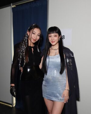 Grace Wong Instagram - 第一次帶BB 去頒獎典禮，
希望佢玩得開心 😝🥰

Enjoyed a beautiful night of music, seeing old friends and meeting new friends! Congrats to @agaseen @whoisyanting @jnybeatzz for your amazing achievements!!! 🥹🥹🥹🥳🥳🥳

可以做到歌手，真係一個好唔容易嘅事，我要好好珍惜，嚟緊要再努力啲創作 💖 

Word for 2025 : DISCIPLINE 

嗰晚台上很多運動員都激勵到我，我們要好好steward the gifts and talents that God has given us. Train hard, be excellent and share your light with the world! 多謝新城讓樂壇同體壇可以有呢個Crossover，so many inspiring messages! Don’t give up and keep chasing your dreams! 💪🏻💪🏻💪🏻 @multi.metro 

Thanks to my fabulous team once again! Couldn’t have pulled off this look without y’all! 🥰
 
@evelynhomakeup 
@jamieleehair 
@issac_lo 
@bebemaklm 
@johnhardyjewelry 
@cheungceline 
@cherylck92 

PS. 原諒我頒獎禮時太肚餓 🤭 don’t swipe to the end 😂