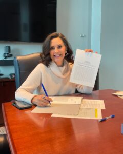 Actress Gretchen Whitmer HD Photos and Wallpapers March 2025