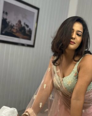 Gulki Joshi Instagram - Kuch hasratein #2 aisi… 🫶🏼 #excited #humbled #eager