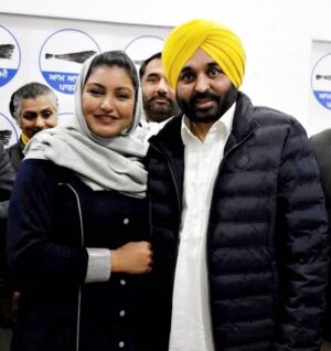 Gurlez Akhtar Instagram - PUNJAB DE CM Bhagwant Mann ji, Sadhi Bhen Anmol Gagan Maan & Aam Aadmi Party Di Sari Leadership nu Boht boht Mubaarka. 

@arvindkejriwal @bhagwantmann1 @raghavchadha88 @aamaadmipartypunjab_ @aamaadmiparty @anmolgaganmaanofficial 

#congratulations #bhagwantmann #cmbhagwantmann #raghavchadha #aamaadmiparty #aamaadmipartypunjab #aappunjab #aap 
#gurlezakhtar #gurlejakhtarmusic