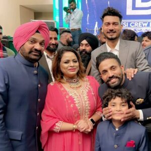 Gurlez Akhtar Instagram - Congratulations to the beautiful couple @jordansandhu Wish you a lifetime of togetherness, love, understanding and happiness💞
Waheguru jodi nu hamesha salamat rakhe🙏🏻
.
.
#weddingdiaries #gurlejakhtar #kulwinderkally #jordansandhu #weddingday #congratulations #gurlezakhtar #gurlejakhtarmusic