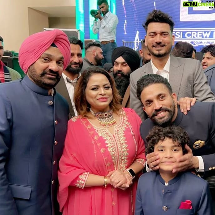Gurlez Akhtar - 31.3K Likes - Congratulations to the beautiful couple @jordansandhu Wish you a lifetime of togetherness, love, understanding and happiness💞
Waheguru jodi nu hamesha salamat rakhe🙏🏻
.
.
#weddingdiaries #gurlejakhtar #kulwinderkally #jordansandhu #weddingday #congratulations #gurlezakhtar #gurlejakhtarmusic