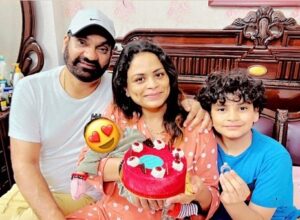 Gurlez Akhtar Instagram - 🥰 This is my best birthday ever have been blessed with a baby girl, how could I not be grateful to God for making my own birthday a memorable one. 💞

Above everything, I always thank full to my family, co artist, the entire industry & fans for showering their unconditional love and blessings on my special day. I express heartfelt gratitude to everyone. ❤️

@gurlejakhtarmusic @kulwinder_kally @officialdaanveersingh 

#gurlezakhtar #gurlejakhtar #kulwinderkally #daanveersingh #completefamily #happybirthdaytome #bestbirthdayever #doublecelebration