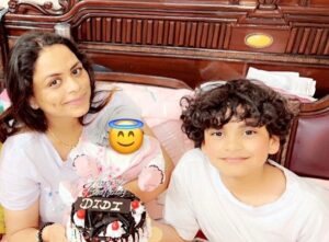 Gurlez Akhtar Instagram - 🥰 This is my best birthday ever have been blessed with a baby girl, how could I not be grateful to God for making my own birthday a memorable one. 💞

Above everything, I always thank full to my family, co artist, the entire industry & fans for showering their unconditional love and blessings on my special day. I express heartfelt gratitude to everyone. ❤️

@gurlejakhtarmusic @kulwinder_kally @officialdaanveersingh 

#gurlezakhtar #gurlejakhtar #kulwinderkally #daanveersingh #completefamily #happybirthdaytome #bestbirthdayever #doublecelebration