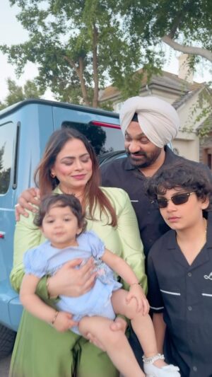 Gurlez Akhtar Instagram - Tere naal muhbbatan pavan tere naal merian saahvan ❤️🫶We are nothing without you my love 😍

#DilDaSirnavaan ♥️ 

Keep Making Reels & Listen Now on Our YouTube Channel 🎶 

@kulwinder_kally @gurlejakhtarmusic @officialjaggisingh @harryjordanofficial @angadpreetofficial @trudigitalofficial 

#gurlejakhtar #gurlezakhtar #gurlejakhtarmusic #kulwinderkally #reelstrending #reelstrendingaudio #sadireelsadifeel #saadireelsaadifeel #punjabireel #punjabireels #likesharecomment #punjabiartists #reelkarofeelkaro #romanticreels #romanticreel
