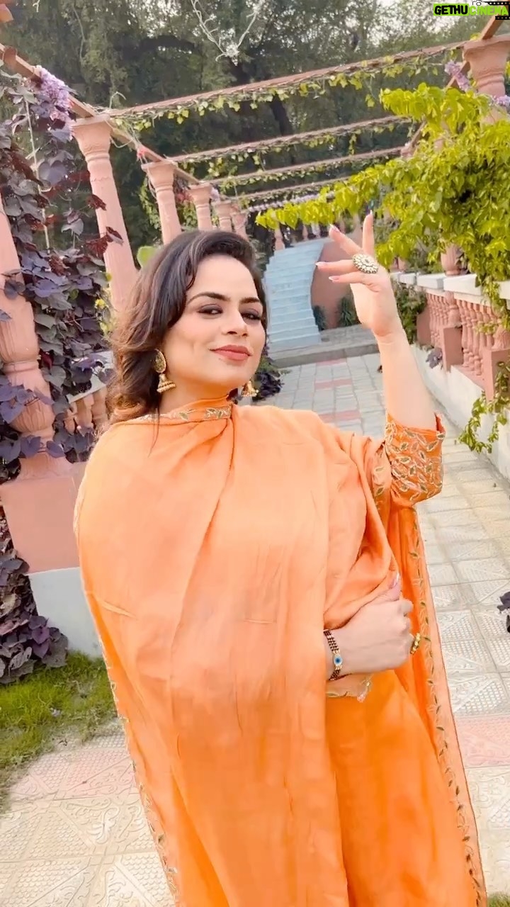 Gurlez Akhtar - 16.5K Likes - Haan Mitha Mitha Bolda Ae Tu Ve, Kaudi Ghutt Layi Hoyi Aa
@shivjot.official @gurlejakhtarmusic @thebossmusicworld @officialfidagill @doseofmusicc
#shivjot #gurlezakhtar #gurlejakhtar #punjabiartists #punjabireels #reeltrending #reelkarofeelkaro #saadireelsaadifeel