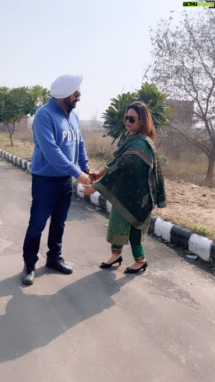 Gurlez Akhtar - 25.1K Likes - Happy Rose Day everyone🌹
@ferozkhanofficial1313
.
.
#happyroseday #kulwinderkally #gurlejakhtar #roseday #valentineweek #ferozkhan #reelsinstagram #reelitfeelit #couplegoals #gurlezakhtar