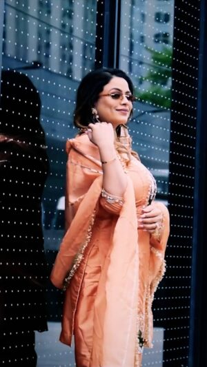 Gurlez Akhtar Instagram - Rehje Na Designer’a Koi Kammi Suit Ch ❤️ Iron Your #Suit & Start Making Reels on this Sound 🎶 #LinkInBio 

@gurlejakhtarmusic @jassixmusic @tejinabheala @harryjordanofficial @trudigitalofficial 

@officialdaanveersingh @officalhargunveerkaur @kulwinder_kally @angadpreetofficial 

#gurlezakhtar #gurlejakhtar #gurlejakhtarmusic #singletrack #singletracks #designersuit #designersuits #reelkarofeelkaro #saadireelsaadifeel #reetrending #punjabireels #reelstatus #explorereel