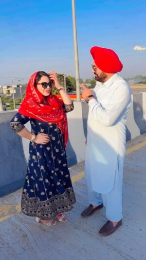 Gurlez Akhtar Instagram - ⭐️ Haan Main Ni Kehndi LA Di Dikha De Mainu Beach Ve, Haan Deya Suit Ek Laike Dede Peach Ve 💕

@kulwinder_kally 

#keeplistening #keepreeling 

@harfcheema @beatministerofficial @savio.sandhu @sruishty.mann @geetmp3 @gk.digital 

#nawasuit #gurlezakhtar #harfcheema #beatminister #sruishtymaan #geetmp3 #gkdigital #newpunjabireel #newreel #punjabireels #punjabisongreels #nawasuitreels #gurlejakhtarmusic #gurlezakhtarreels