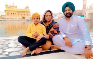 Gurlez Akhtar Instagram - 🙏 May you be Blessed by Guru Gobind Singh Ji 🙏 during the Spiritual, Martial and Colourful Festival of the Sikhs!
Happy Hola Mohalla! 

@kulwinder_kally @officialdaanveersingh 

.
#waheguruji #happyholi #holi #holamohalla #holicelebration #colorfulday #colors #festival #festivalofcolors #gurlezakhtar #family #love #gurlejakhtarmusic #kulwinderkally #daanveersingh