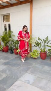 Actress Gurlez Akhtar HD Photos and Wallpapers January 2024