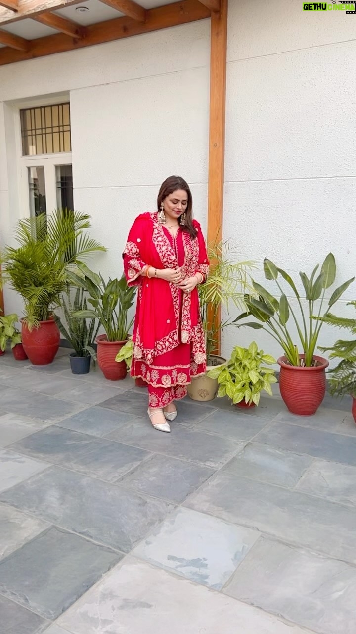 Gurlez Akhtar - 31.1K Likes - Nasha #HomeMade Daaru Jinna Kardi Main Suit Paake #HandMade Ve ❤️ Sunday from Lets Go Album 💿 Keep Making Reels & Tag Us 😍
@gurlejakhtarmusic @dilpreetdhillon1 @desi_crew @speedrecords @bhindder_burj
Dress Design By @akritibyritika
#gurlezakhtar #gurlejakhtar #dilpreetdhillon #letsgo #sunday #desicrew #dilpreetdhillon1 #punjabireel #punjabireels #punjabiartists #reelkarofeelkaro