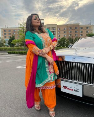 Gurlez Akhtar Instagram - ❤️🧡💛💜

@gurlejakhtarmusic 

Make-up By @mkartistery 
Dress & Jewellery By @parinaz_a_boutique 

#gurlezakhtar #gurlejakhtar #gurlejakhtarmusic #newpostalert #latestpost #trendingposts #suitlook #punjabisuit #punjabisuitswag #suitswag #newposts #likesharecomment #likeshare #akhanveakhan #desicrew #jigar