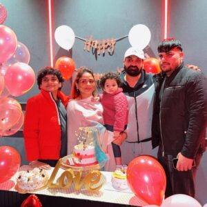 Gurlez Akhtar Instagram - Happy marriage anniversary my love ❤️🎂🙌🏻🧿❤️and thank you Daanveer Hargun and whole family ❤️🙌🏻😇

Your efforts to make our anniversary unforgettable are deeply appreciated. Thank you for the amazing party and the memories we will cherish forever.” We were left speechless by the surprise anniversary party you threw for us. Your love and generosity warmed our hearts and made our special day even more special 😇🙌🏻

#gurlezakhtar #gurlejakhtar #gurlejakhtarmusic #happyanniversary #happyanniversarymylove #happyanniversarytous #happyanniversarycake