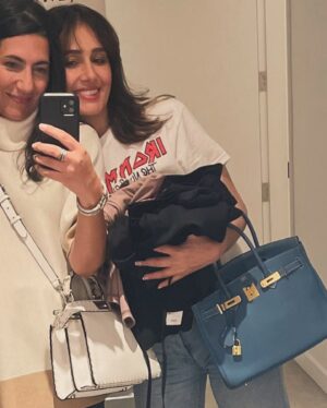Haala Shiha Instagram - الدنيا ريشة في هوا خدها كدة زي ما هي🧚🏻‍♂️🧚🏻‍♂️🧚🏻‍♂️🧚🏻‍♂️🧚🏻‍♂️🧚🏻‍♂️🧚🏻‍♂️🧚🏻‍♂️🧚🏻‍♂️🧚🏻‍♂️🧚🏻‍♂️🧚🏻‍♂️🧚🏻‍♂️
#family #truelove #memories #journey