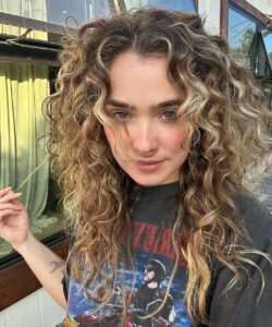 Actress Haley Lu Richardson HD Photos and Wallpapers March 2025