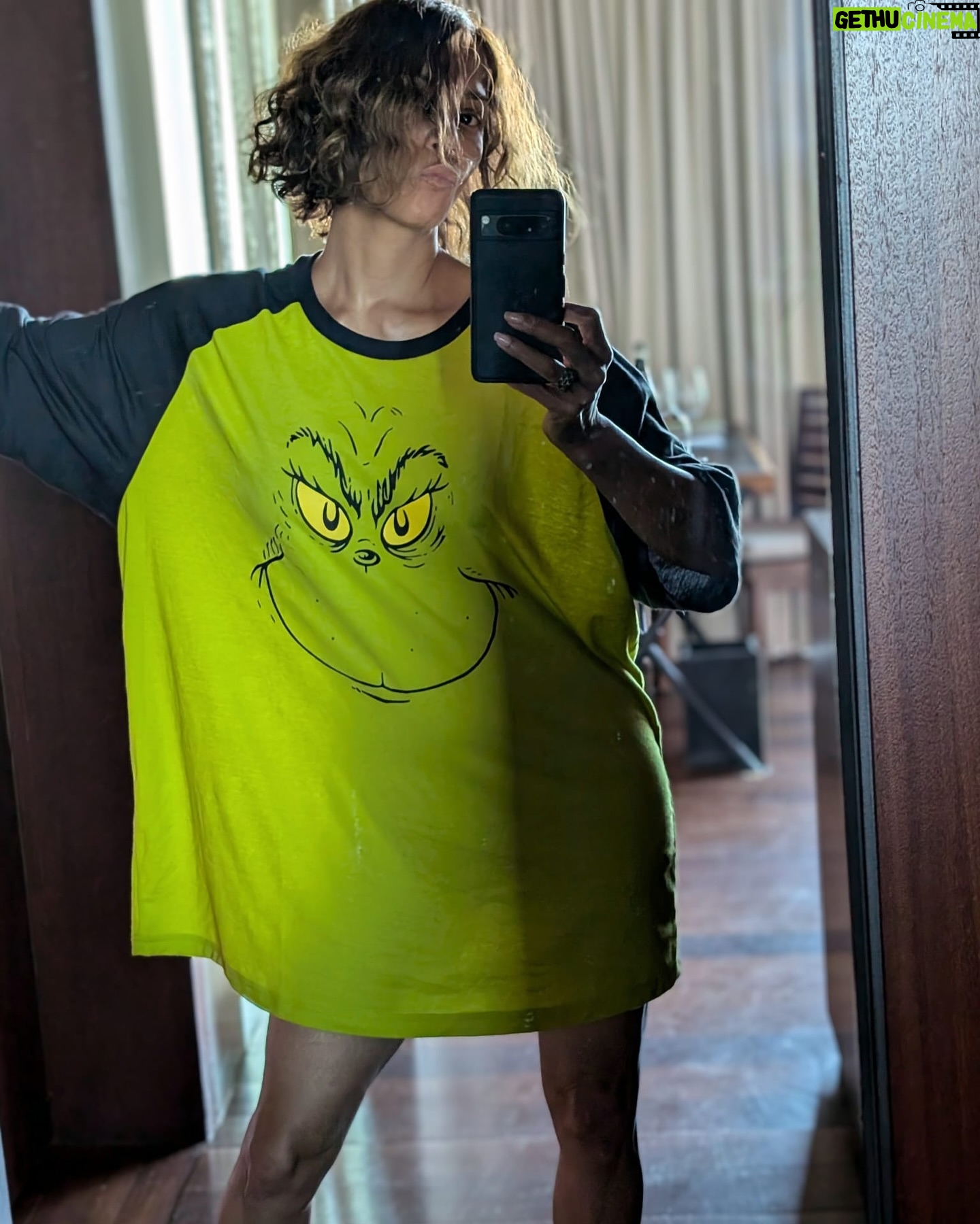 Halle Berry - 353.9K Likes - I can’t decide if I want to be naughty or nice this Christmas, but I am having a hell of a good time. Merry Christmas everyone! 💚 🖤