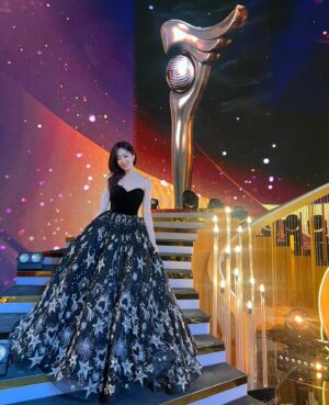 Ham Eun-jeong Instagram - 다사다난 했던 2024년의 마지막날
축하해주신 분들 모두 감사합니다🖤
(..불철주야..정신차려..🫠)