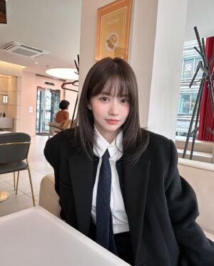 Han Bo-reum Instagram - 어두운머리 밝은머리 모가 좋아요??