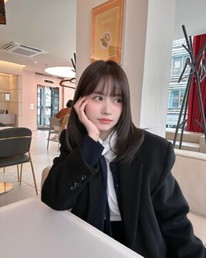 Han Bo-reum Instagram - 어두운머리 밝은머리 모가 좋아요??