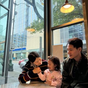 Han Ji-hye Instagram - 만 3세 우뜨리 (윤슬이 발음) 랑 미국여행 #장난꾸러기  #미국고모집 #놀이터 #강아지우끼 우끼한테 간식을 몰래 자꾸 줘서 설사했던 우끼.. 😳