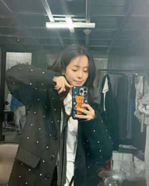 Han Ji-min Instagram - .
BEHIND🐻

#나의완벽한비서 #lovescout 🔜