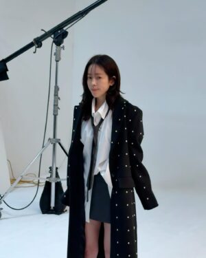 Han Ji-min Instagram - .
BEHIND🐻

#나의완벽한비서 #lovescout 🔜
