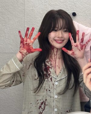 Han Su-ah Instagram - 메리크리스마스🎅🏻🩸