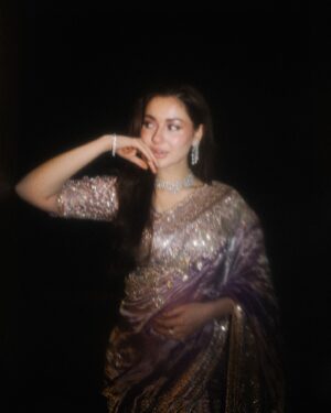 Hania Aamir Instagram - gave mermaid 

styling @aarindanoor 
outfit @manishmalhotraworld @manishmalhotra05 
jewels @sherezadjewellery 
hair & makeup @sonia_nazir 
photography @zunaisheikh