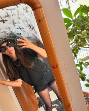Hannah Simone Instagram - Wanderlust for life… travel feels easy when everywhere feels like home ✈️ 🍝 🐋 💫