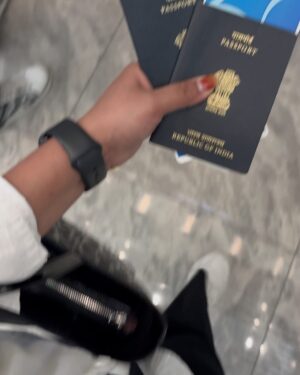 Hariprriya Instagram - Birthday week is here & the celebration begins 😬🥰
En route to …..!? 😉 

#simhapriya #birthday #travel #wanderlust 
#trawelmart #trawelmartexclusive
#myRIUtrip