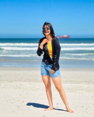 Harleen Deol Instagram - Beach please 🌊