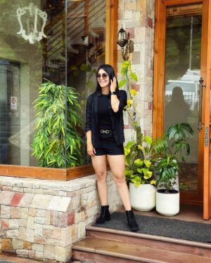 Harleen Deol Instagram - She wears all black just like her soul
yet her heart is made of gold 🖤