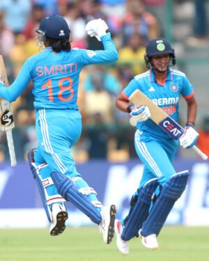 Harmanpreet Kaur Instagram - 7️⃣ 🤝 1️⃣8️⃣ 

𝗜. 𝗖. 𝗢. 𝗡. 𝗜. 𝗖 😊 💙

#TeamIndia | #INDvSA | @imharmanpreet_kaur | @smriti_mandhana | @idfcfirstbank