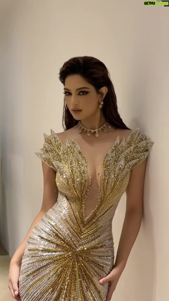 Harnaaz Kaur Sandhu - 578.2K Likes - Back like I never left darling, Let’s go….❤️
Makeup @quannguyen_makeup
Hairstyle @pulehairstylist
Dress @_lethanhhoa_
Photo @nguyendu0811