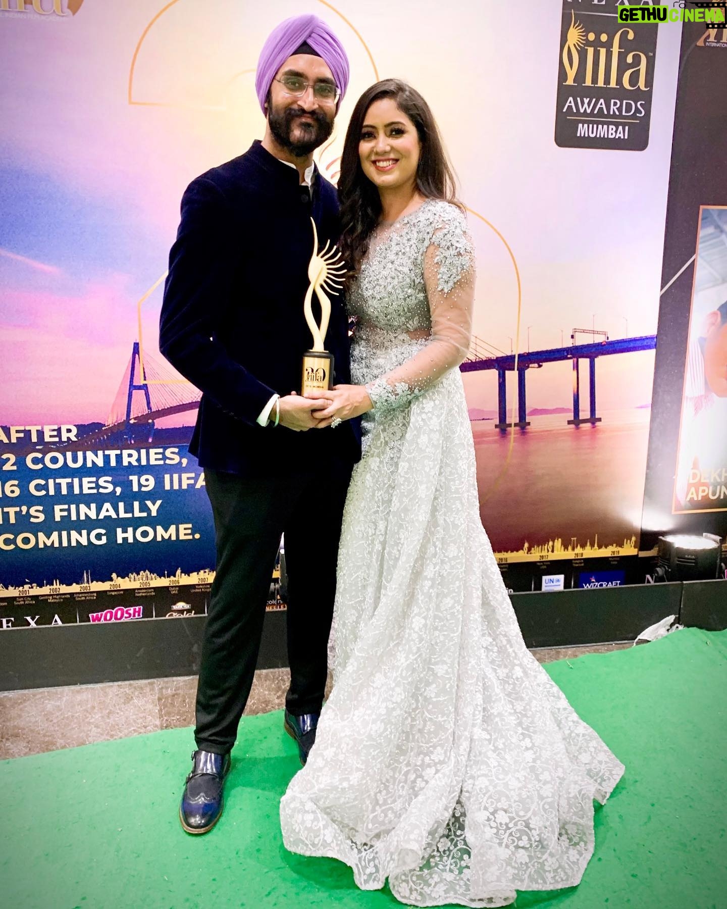Harshdeep Kaur - 38.2K Likes - Dilbaro is not just a song for me.. it’s an emotion for me..
I remember when I first heard the song.. I could relate to the feeling behind each & every word penned by #GulzarSaab & the way this beautiful tune by @shankarehsaanloy stirred up so many emotions in me! Ever since this song came out I’ve been receiving unconditional love from fans all over the world And huge amount appreciation from the film & music fraternity. Thank you! @iifa awards 🙏🏼
.
.
💃🏻 @macduggal
💄 @devinanarangbeauty
💍 @henna.akhtar @rimayu07
#iifaawards2019 #iifahomecoming #iifa2019 #award