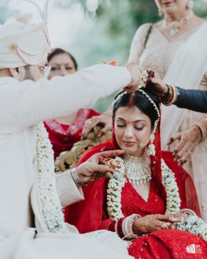 Harshita Gupta Instagram - Hey Shrey,
Aa gaya swaad? Aa gaye mazze? Mujhse shadi krni thi na tumhe 🙂 
You are a very brave man. 
But But But for me you are a cutie, my shawty. 
Often ppl talk about how Marriages are curse and sad state to be in .. it was not easy for us either, but you taught me that Marriage is commitment, choosing the same person every day even when things feel hard and communication communication communication is not enough, comprehending is equally important. 
Bohot zyada tareef kr di bhai maine .. but I believe you are the best thing that could have happened to me in my Jawani. I am so proud to be your wife every single day. 
And,U are the Best Man I could have ever asked for from the Universe.
I love you and geeli poochie right on the lips. 
So grateful for that silly shoot that made me meet you. 
Also, thank you for feeding me on the mandap 🤌🏻
Happy Anniversary baby 💋🧿🪬