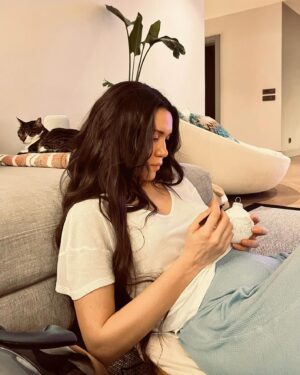 Hazal Subaşı Instagram - Güzelliklerle gel 2025..♥️ Mutlu yıllaaarrr!!🥂