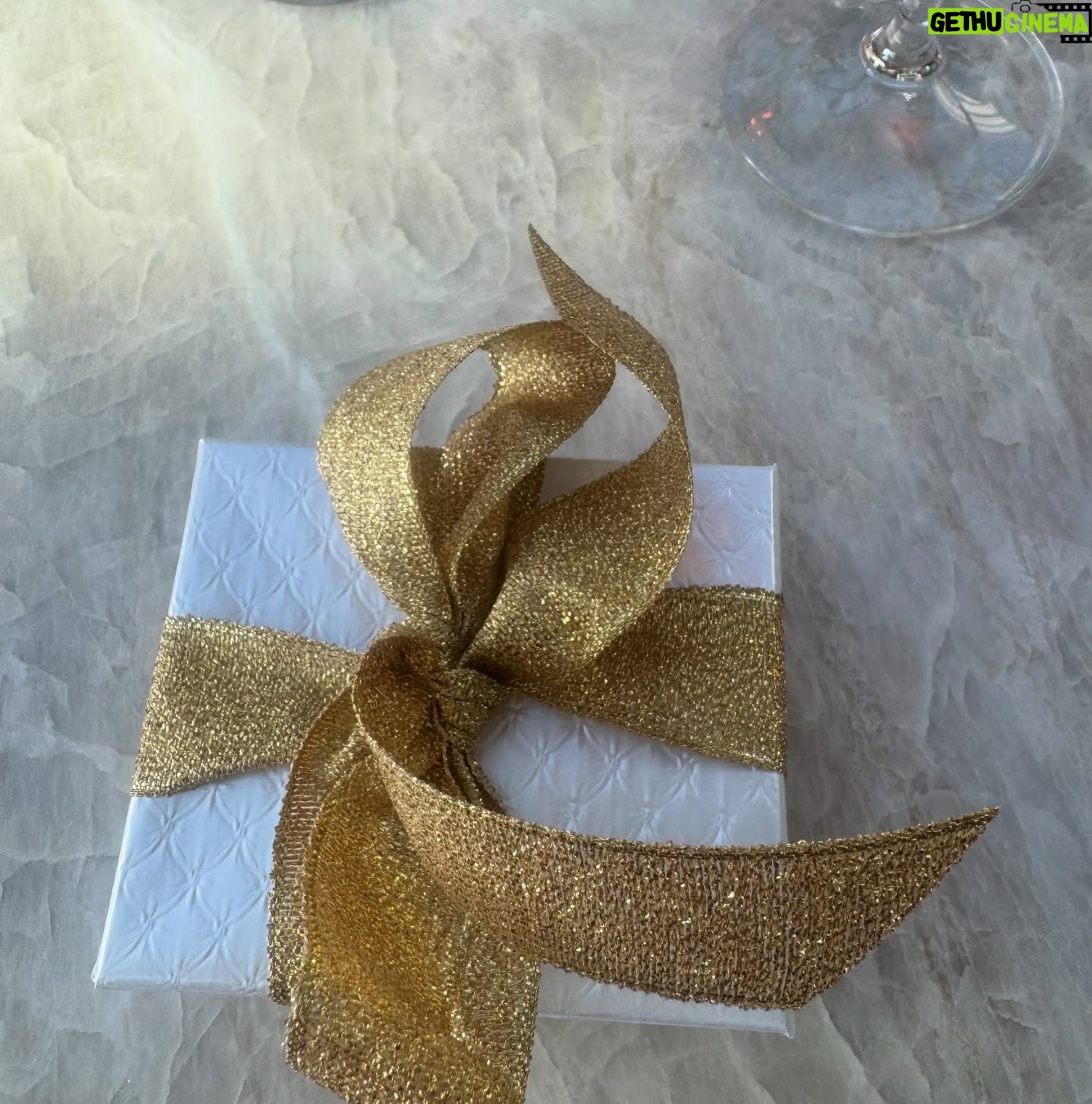Heather Dubrow - 67.9K Likes - Perfect holiday lunch celebrating all the history we have together and all the successes we have brought eachother through all the ups and downs. ❤️
Laughs were had, gifts were exchanged and Shannon’s clearly still Shannon 😂🫶🏻
Happy holidays to all our loyal, amazing fans who stick with us through it all. ❤️ We love and appreciate you.
#rhoc #bravo #recordratings #happyholidays #happynewyear