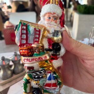 Heather Dubrow Instagram - Perfect holiday lunch celebrating all the history we have together and all the successes we have brought eachother through all the ups and downs. ❤️ 
Laughs were had, gifts were exchanged and Shannon’s clearly still Shannon 😂🫶🏻

Happy holidays to all our loyal, amazing fans who stick with us through it all. ❤️ We love and appreciate you. 

#rhoc #bravo #recordratings #happyholidays #happynewyear